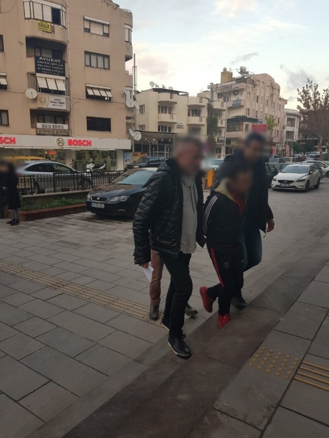 Kuşadası’nda 3 ayrı suçtan aranan zanlı polis ekipleri tarafından yakalandı