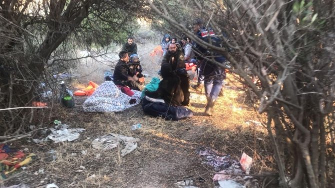 Midilli Adası’na geçme hazırlığındaki 21 düzensiz göçmen yakalandı