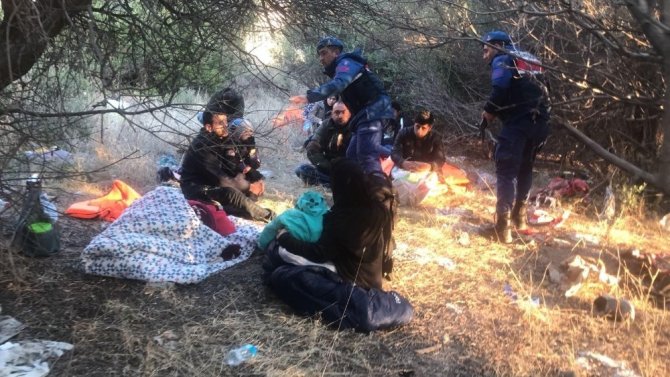 Midilli Adası’na geçme hazırlığındaki 21 düzensiz göçmen yakalandı