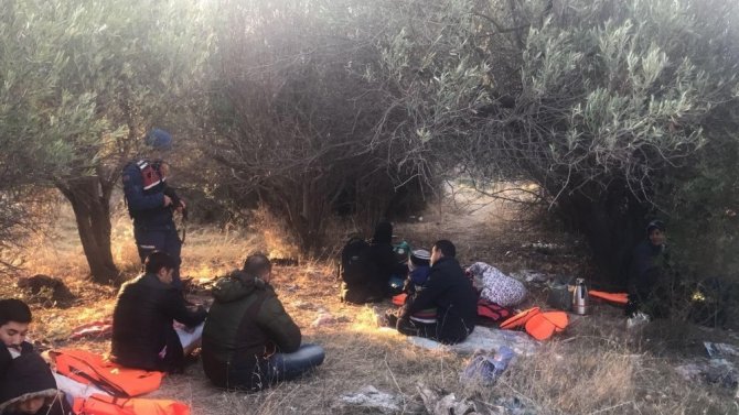 Midilli Adası’na geçme hazırlığındaki 21 düzensiz göçmen yakalandı