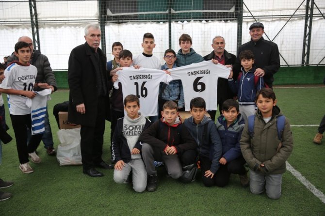 Minikler Futbol Turnuvası Dağdibi Aygın Spor Tesisleri'nde başladı