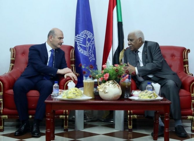 Soylu, Cumhurbaşkanı Recep Tayyip Erdoğan'ın Sudan halkına selamını iletti.