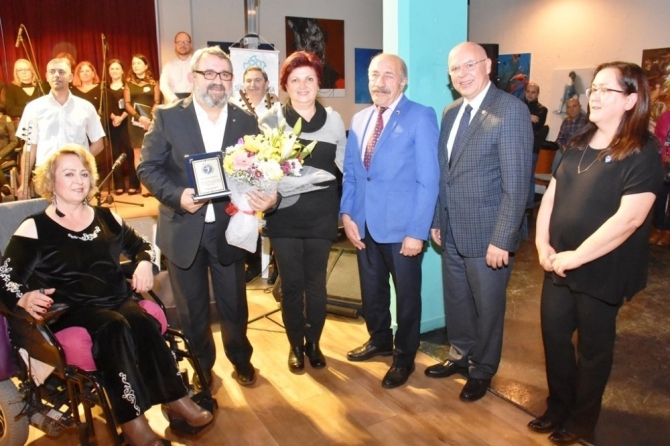 Engelsiz Yaşam Korosu konseri ilgiyle izlendi