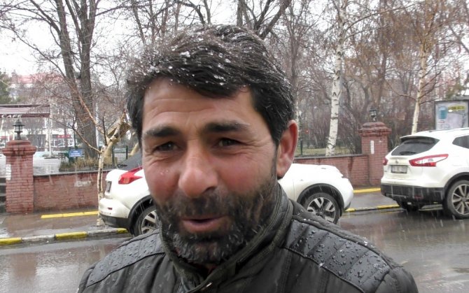 Ardahan’da öğle saatlerinde kar yağışı başladı