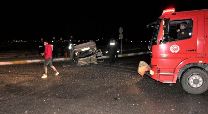 Karaman'da kontrolden çıkan otomobilin takla atması sonucu 2 kişi yaralandı