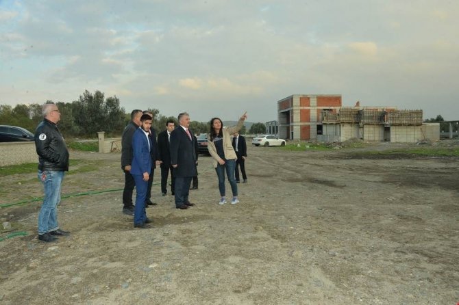 Vali Yacızı “"Edremit Kültür Merkezi" inşaatında incelemelerde bulundu"