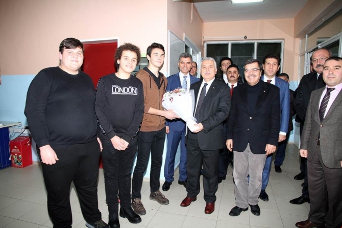 Validen öğrencilere tavsiye