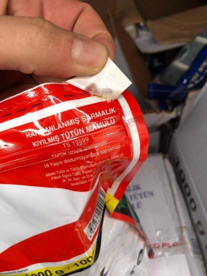 Balıkesir’de KOM Şubesine bağlı polislerden kaçak tütün operasyonu