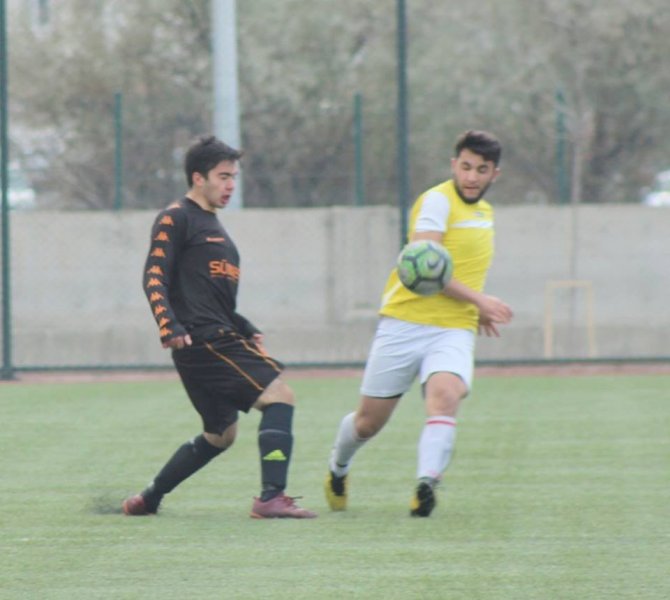 Kocasinan Şimşekspor, Kocasinan Gençlikspor'u 6-0 yenerek liderliğini sürdürdü