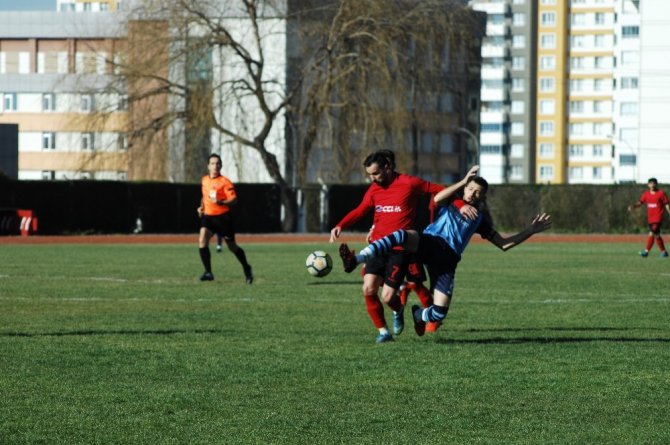 Belsinspor, Demirspor 6-2 mağlup ederek haftayı avantajlı kapattı.