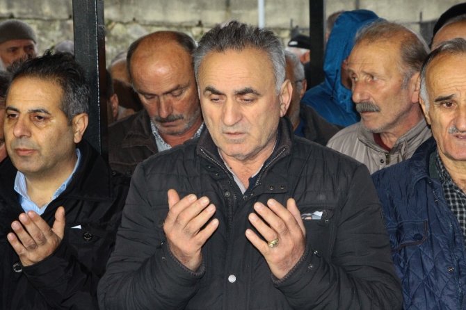 Zehra Yalçınkaya memleketi Trabzon'un Of ilçesinde son yolculuğuna uğurlandı