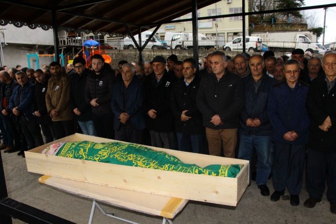 Zehra Yalçınkaya memleketi Trabzon'un Of ilçesinde son yolculuğuna uğurlandı