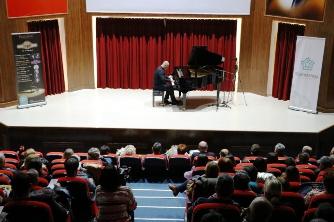 Burçin Büke Tekirdağlı sanatseverleri mest etti