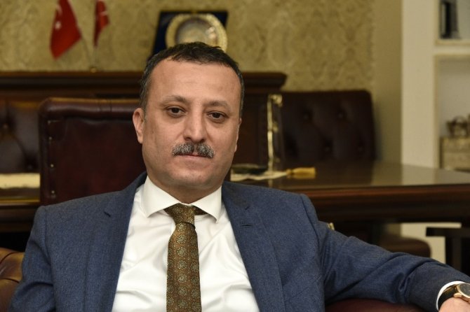 Vali Taşbilek ‘Ben tok yatıyorsam herkes tok yatsın’ projesinin sahibi öğrenciyi ağırladı