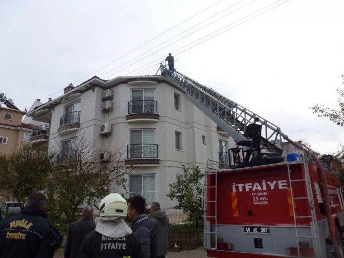 Dalaman Aşağı Karaçalı Mahallesinde çatı yangını