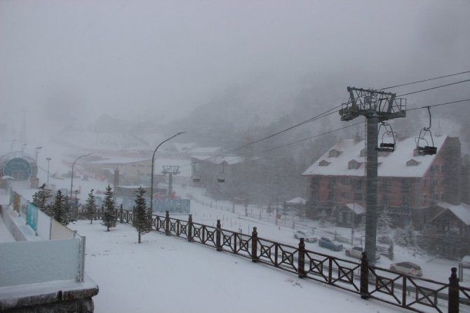 Erzurum’da Kentte sabah saatlerinde etkisini yeniden yoğunlaştırdı
