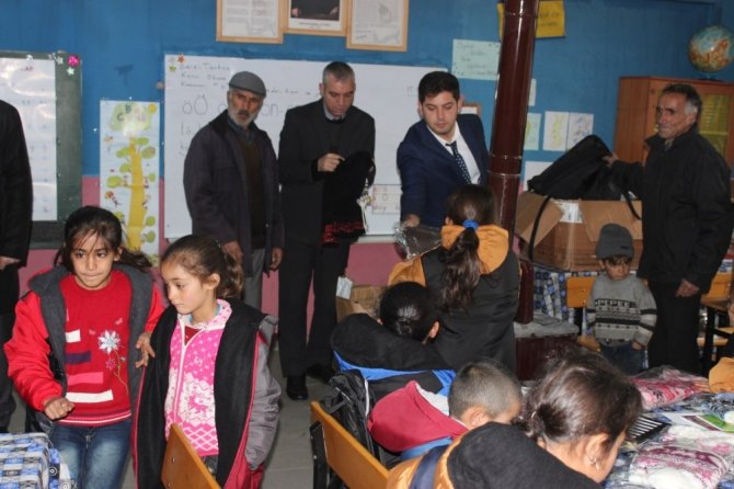 Iğdır Merkeze bağlı Mezra köyünde Öğretmenlerden örnek davranış