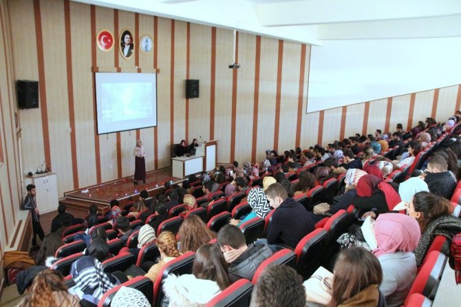 Kilis 7 Aralık Üniversitesi öğrencilerinden şiir dinletisi