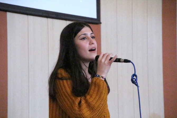 Kilis 7 Aralık Üniversitesi öğrencilerinden şiir dinletisi