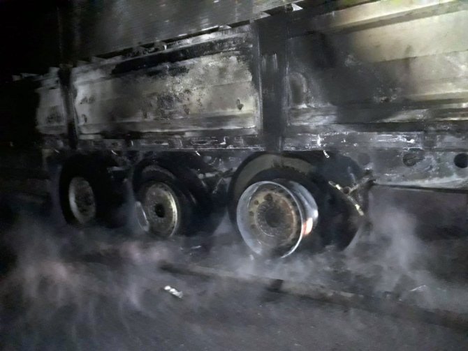 Sungurlu'dan Çorum'a seyir halinde olan tır alev aldı