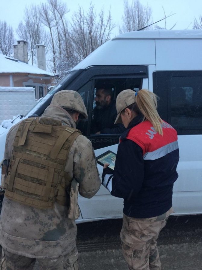 Van İl Jandarma Komutanlığı ekiplerince okul güvenliği’ uygulaması