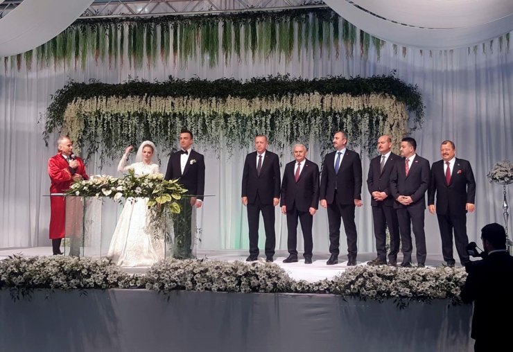 Cumhurbaşkanı Erdoğan, nikah töreninde şahitlik yaptı