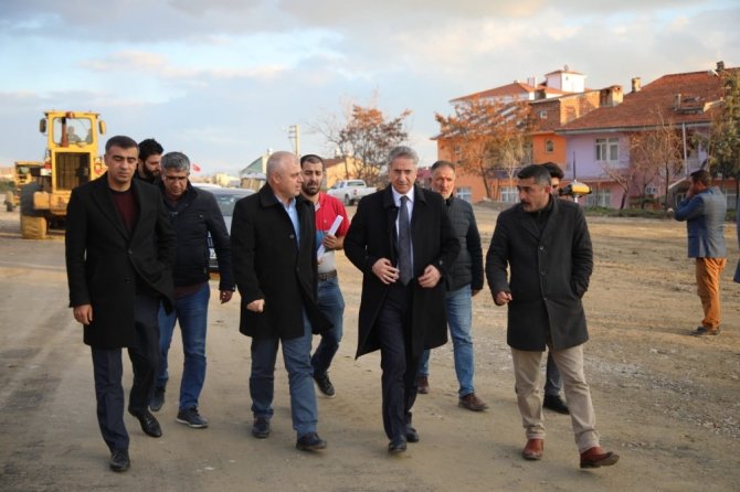 Elazığ Belediye Başkanı Mücahit Yanılmaz, yol çalışmalarını yerinde inceledi.