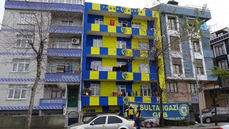 Fanatik taraftar apartmanı sarı lacivert renklere boyattı fenerbahçeli olmayanı kiracı almıyor