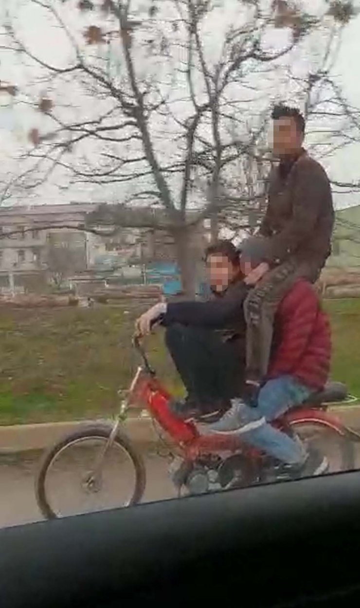 Motosiklette tehlikeli yolculuk "3 genç yürekleri ağza getirdi"