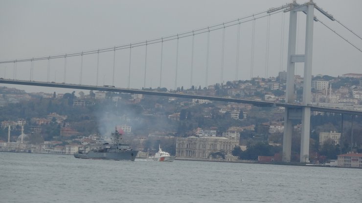 Rus Donanmasına ait RFS 911 Borda numaralı mayın tarama gemisi Boğaz'dan geçti