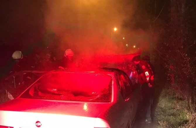 Düzce'de seyir halindeki otomobil bir anda alev aldı