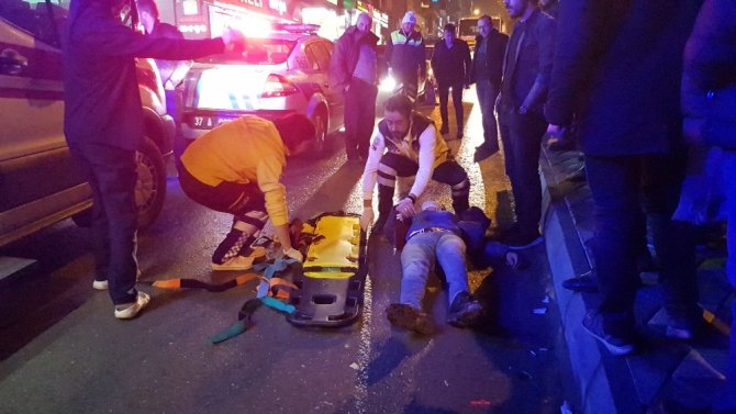 Kastamonu'nun Tosya ilçesinde bir alışveriş merkezinin önünde trafik kazası: 1 yaralı