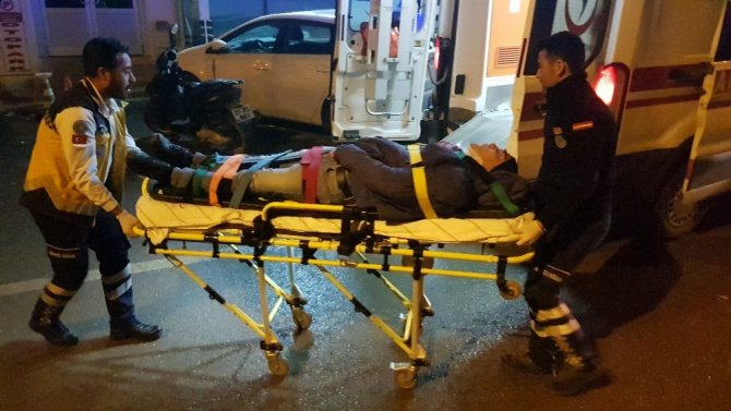 Kastamonu'nun Tosya ilçesinde bir alışveriş merkezinin önünde trafik kazası: 1 yaralı