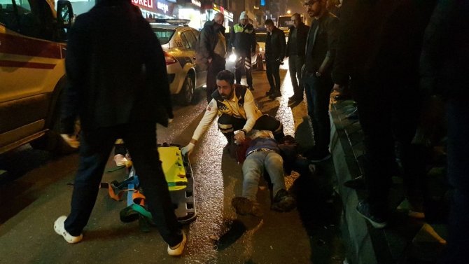 Kastamonu'nun Tosya ilçesinde bir alışveriş merkezinin önünde trafik kazası: 1 yaralı