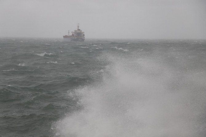 Meteorolojiden yapılan açıklamaya göre Denizlerde fırtına bekleniyor