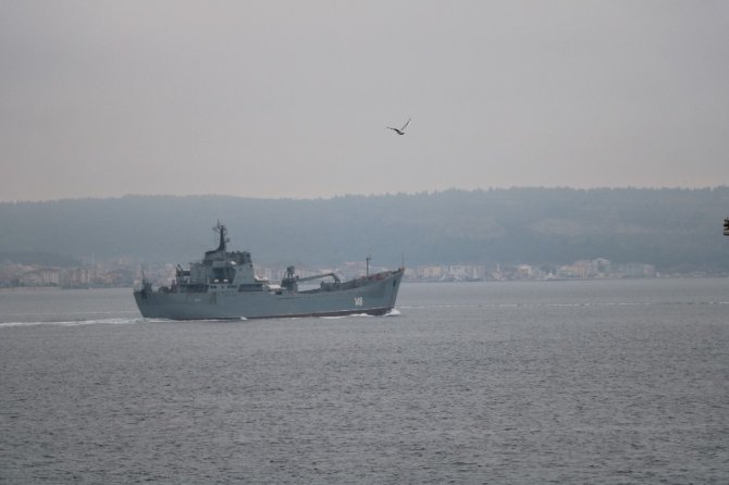 us Donanması'na ait 148 borda numaralı "Orsk" adlı savaş gemisi Çanakkale Boğazı’ndan geçti