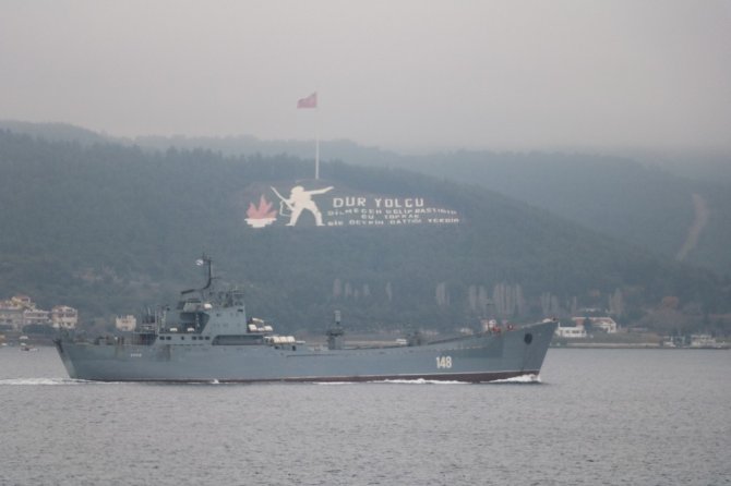 us Donanması'na ait 148 borda numaralı "Orsk" adlı savaş gemisi Çanakkale Boğazı’ndan geçti