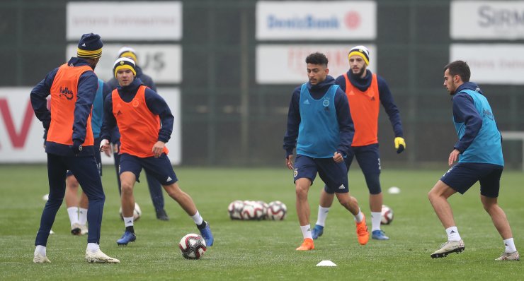 Fenerbahçe, Giresunspor maçı hazırlıklarına bugün yaptığı antrenmanla başladı