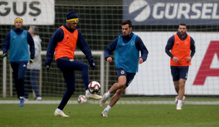 Fenerbahçe, Giresunspor maçı hazırlıklarına bugün yaptığı antrenmanla başladı