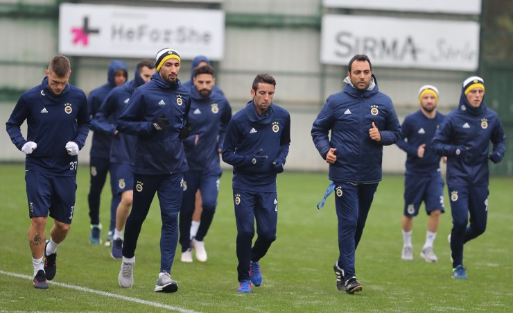 Fenerbahçe, Giresunspor maçı hazırlıklarına bugün yaptığı antrenmanla başladı