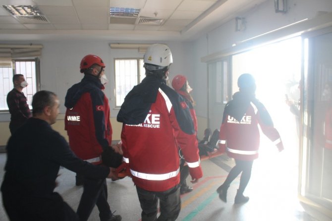 Sağlık Bilimleri Üniversitesi (SBÜ) tarafından Hastanede gerçeğini aratmayan yangın tatbikatı