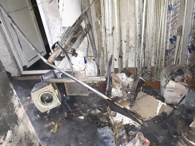 İşyeri yangınında dumandan zehirlenen 1 kişi öldü