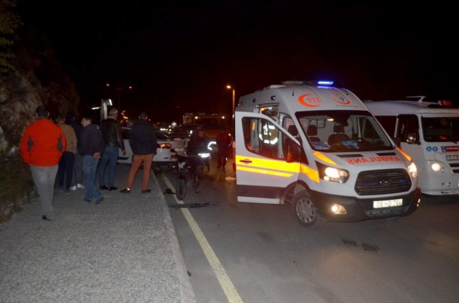 Söke-Kuşadası yolunda iki aracın karıştığı trafik kazasında 3 kişi yaralandı.