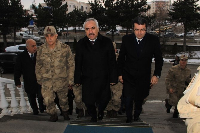 Ersoy’dan Tunceli’de mağarada sıkıştırılan teröristler hakkında açıklama