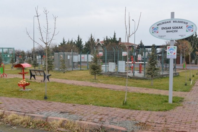 Memduh Büyükkılıç, “29 ayrı bölgede Sokak hayvanları için beslenme noktaları oluşturuldu”