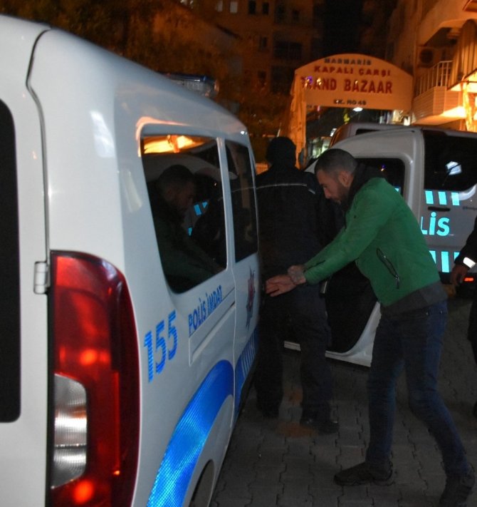 Muğla'nın Marmaris ilçesinde polislerin yaptığı kimlik kontrolünde Cezaevi firarisi yakalandı