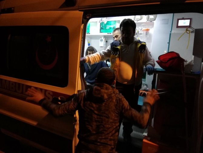 Karaman'da iki kişi arasında çıkan kavgada 1kişi kasığından bıçaklanarak yaralandı