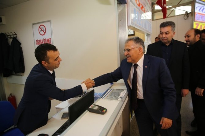 Kayseri Melikgazi Belediye Başkanından cami cemaatine çorba ikramı