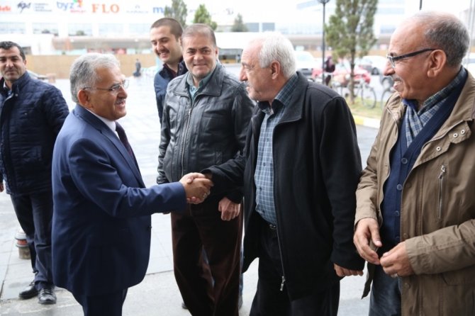 Kayseri Melikgazi Belediye Başkanından cami cemaatine çorba ikramı