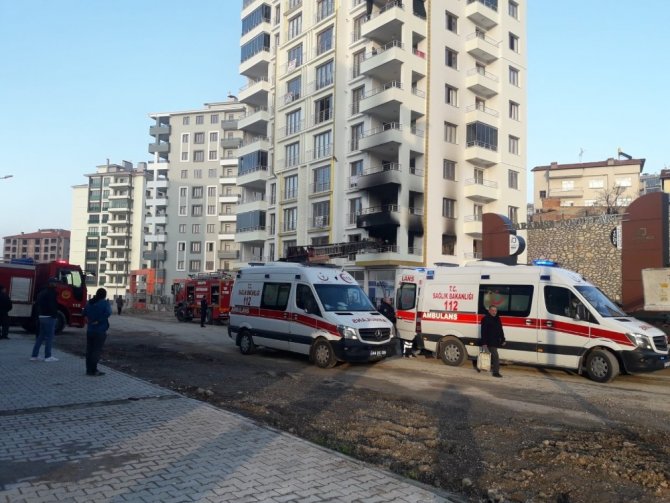 Malatya’da ev yangını "asansörde mahsur kalan 4 yaşındaki çocuk dumandan etkilendi"